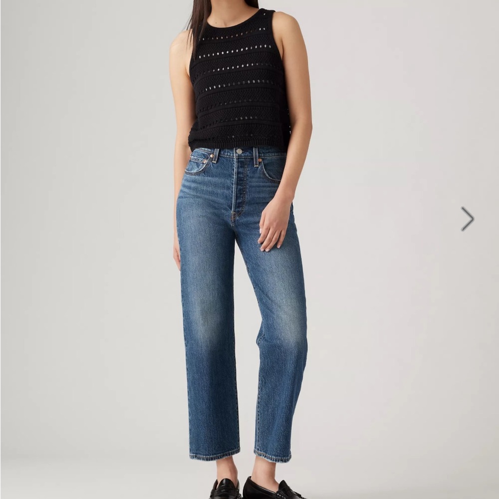 Women's Levi Ribcage Straight Ankle Sz 26 length 27 Medium Wash EUC